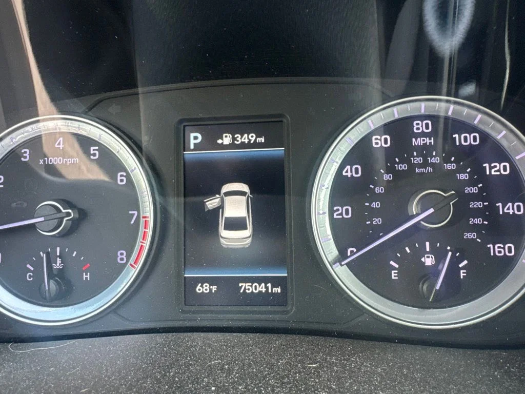 Used 2019 Silver Hyundai SEL image 4