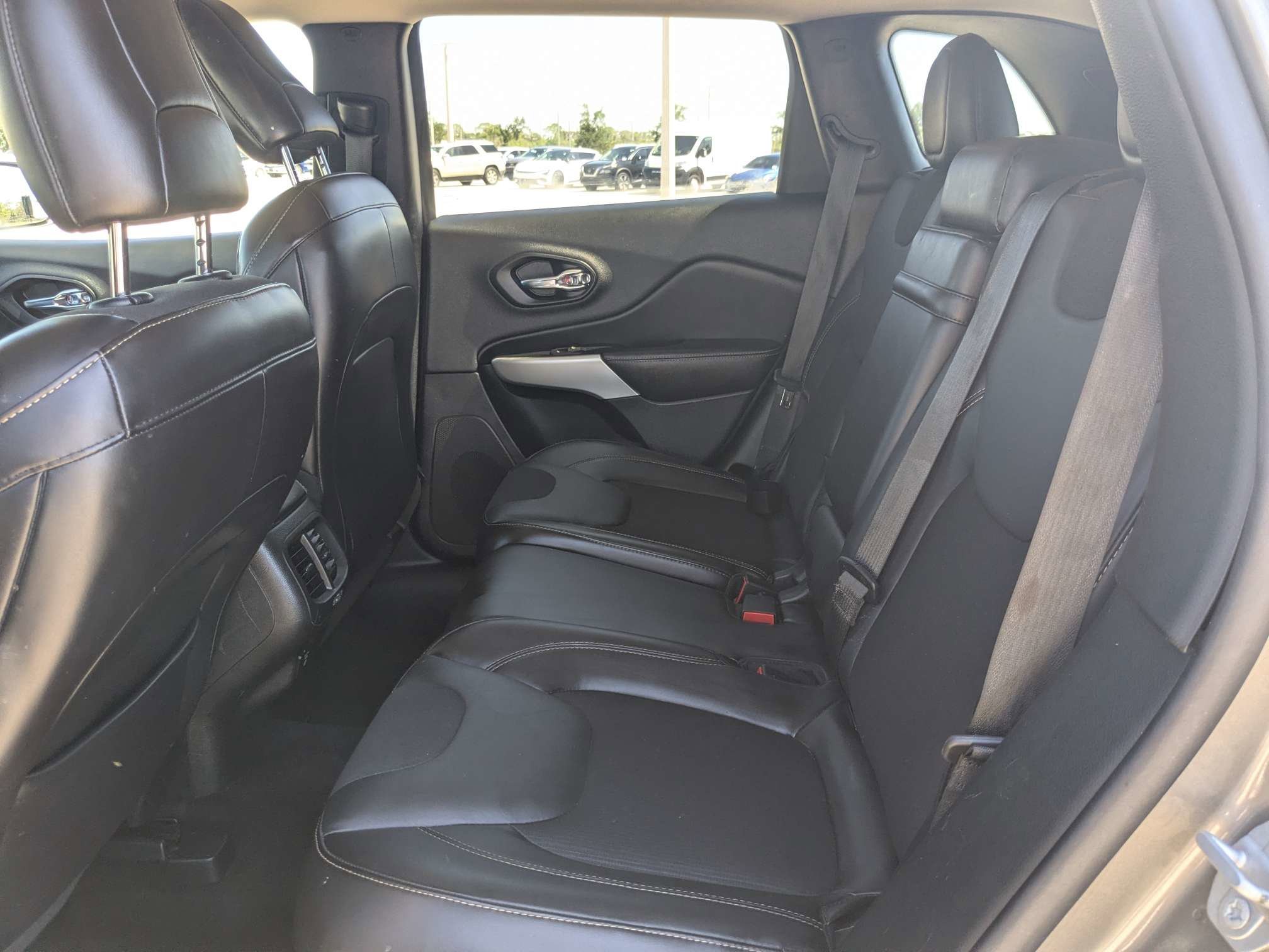 Used 2018 Light Brownstone Pearlcoat Jeep Latitude Plus image 16