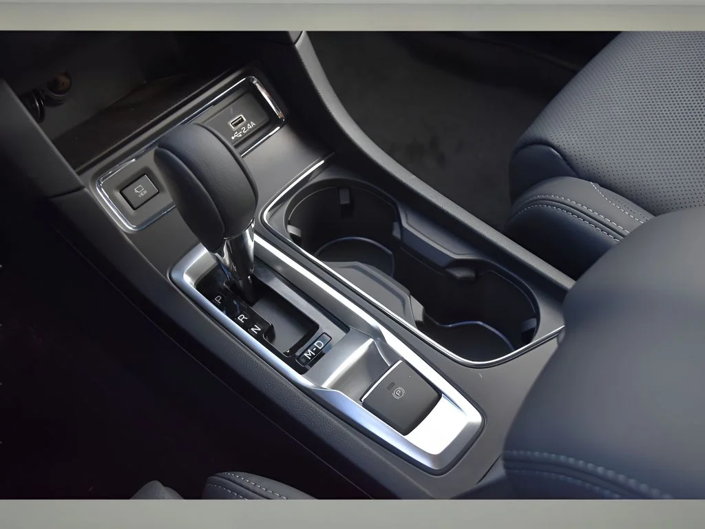 Used 2025 Ice Silver Metallic Subaru Limited image 30