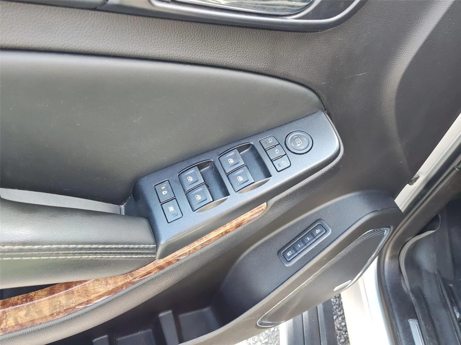 Used 2016 Silver Ice Metallic Chevrolet LTZ image 16
