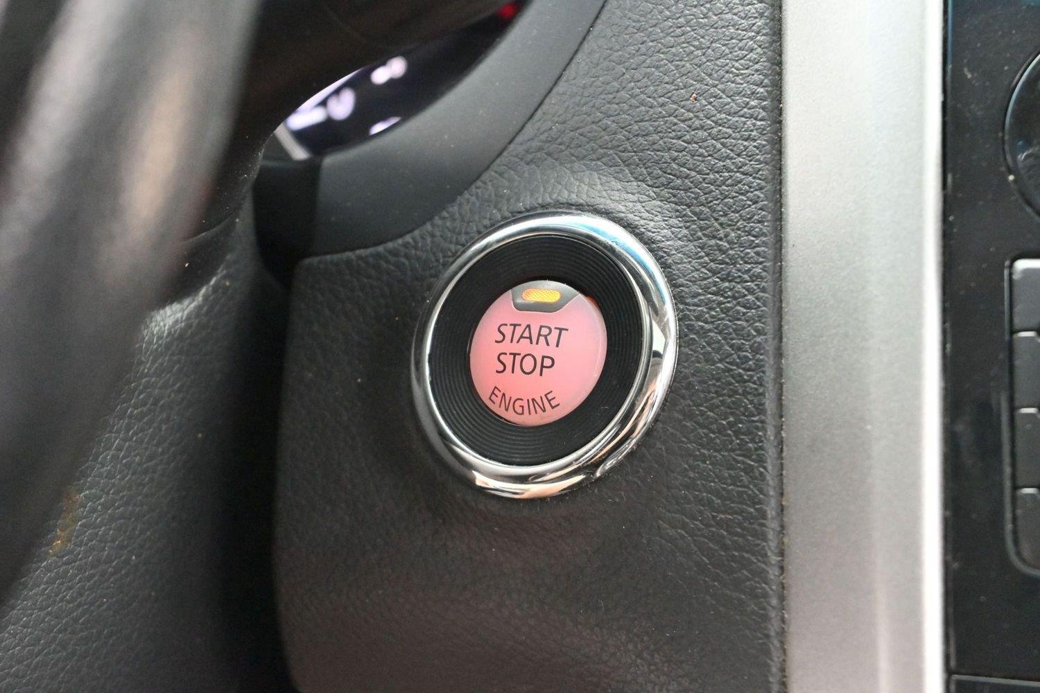 Used 2013 Pearl White Nissan 3.5 SL image 25