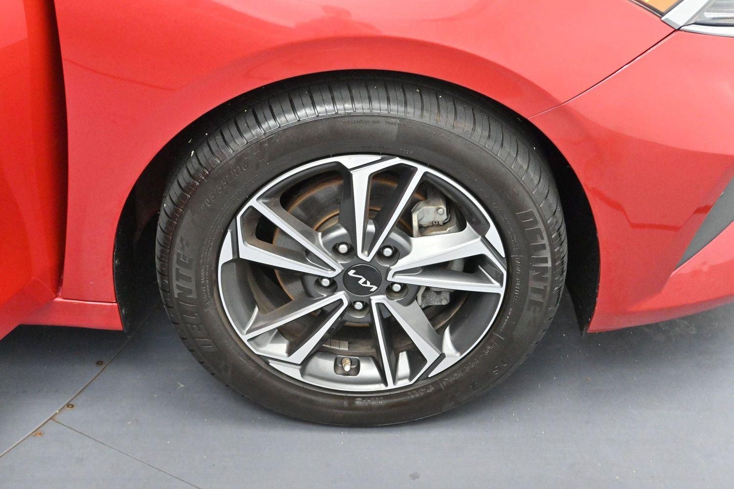 Used 2022 Currant Red Kia LXS image 29