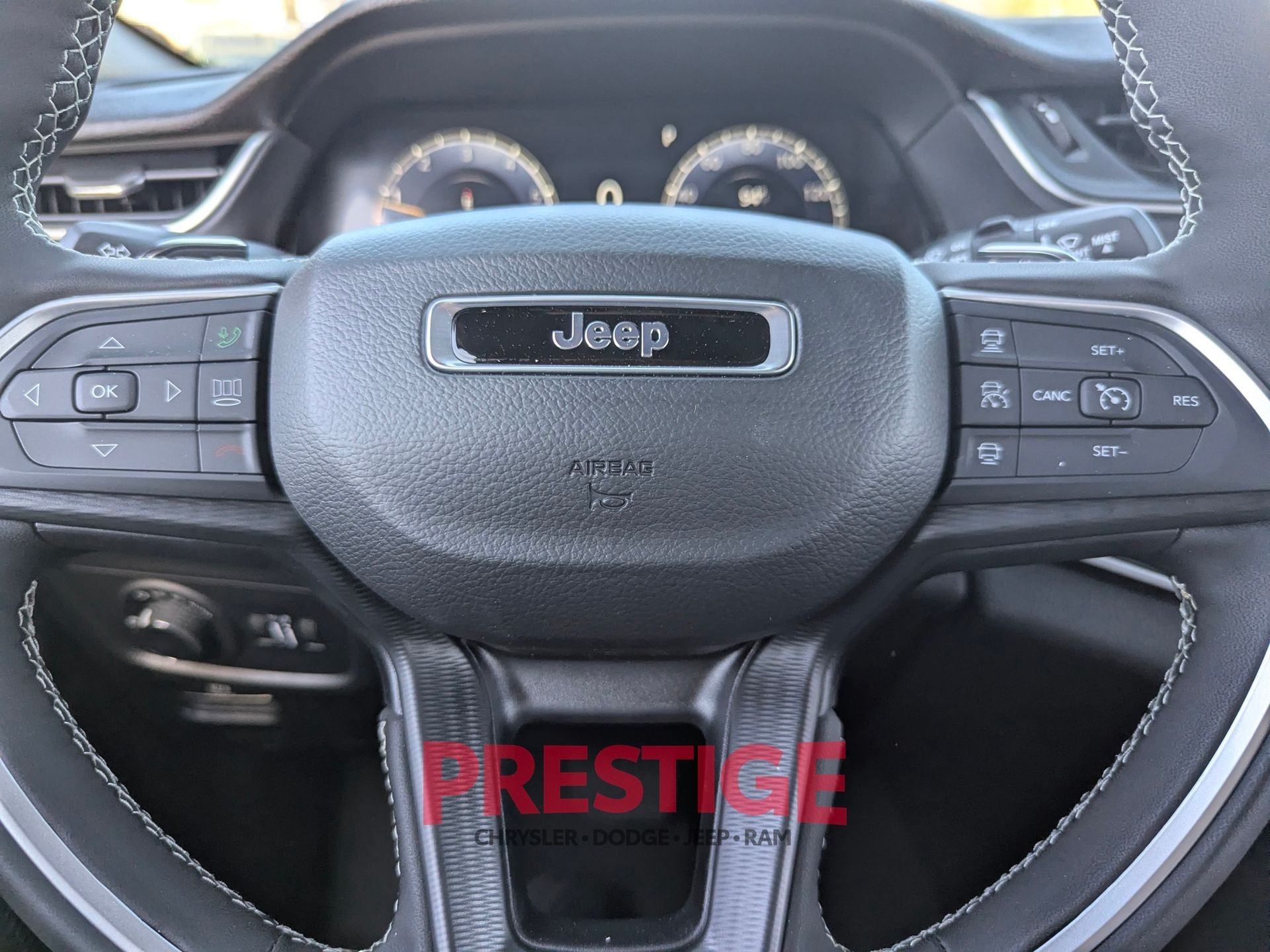 New 2026 Diamond Black Crystal Pearlcoat Jeep Laredo image 14