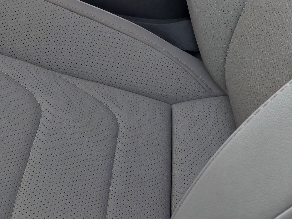 Used 2021 Deep Black Pearl Volkswagen SEL Premium image 23