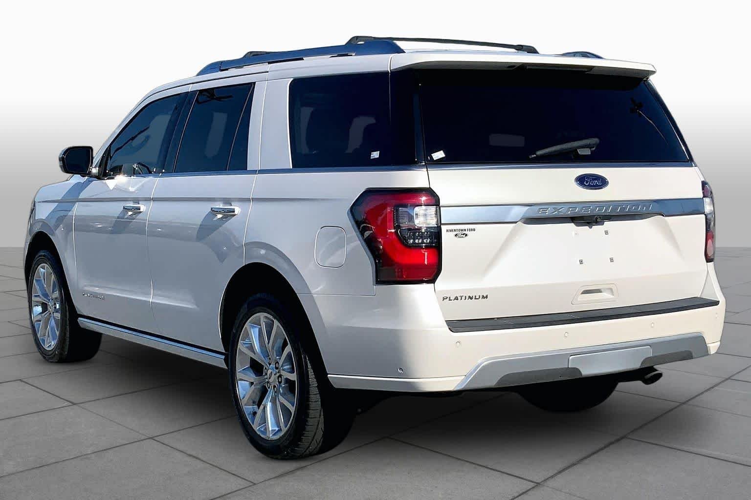 Used 2018 White Platinum Metallic Tri-Coat Ford Platinum image 11