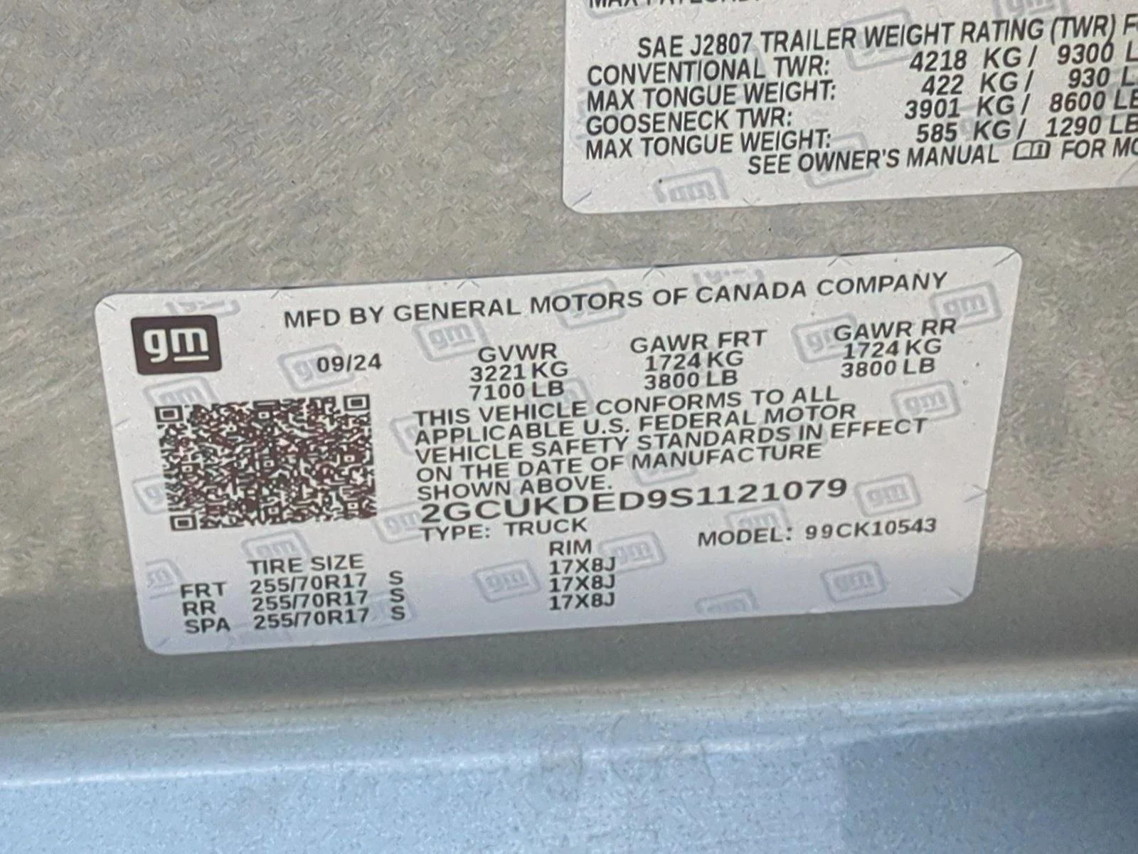 Used 2025 Sterling Gray Metallic Chevrolet LT image 25