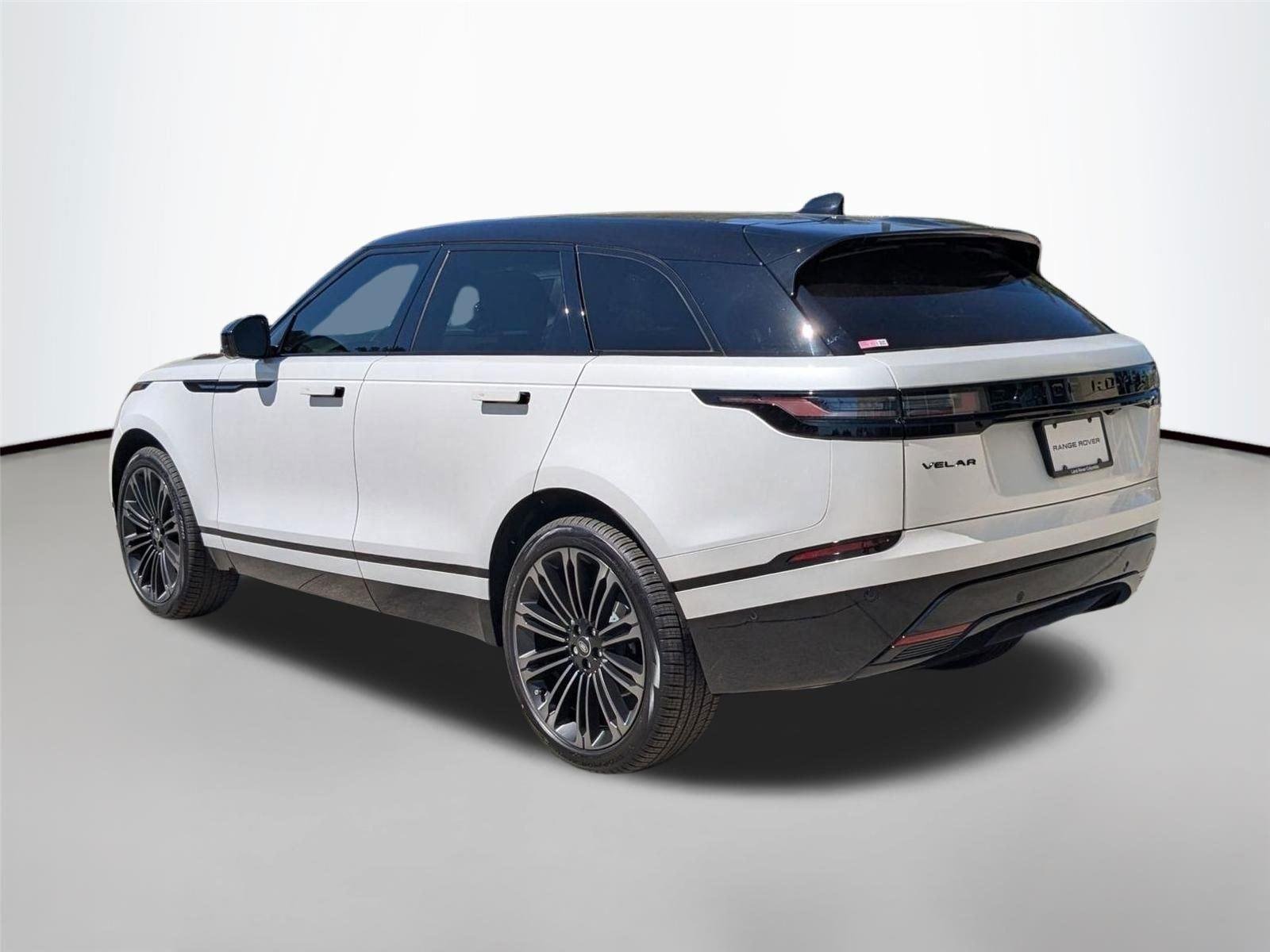 New 2026 Ostuni Pearl White Premium Metallic Land Rover Dynamic SE image 7