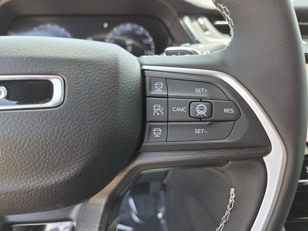 New 2026 Silver Zynith Exterior Paint Jeep Laredo Altitude image 34
