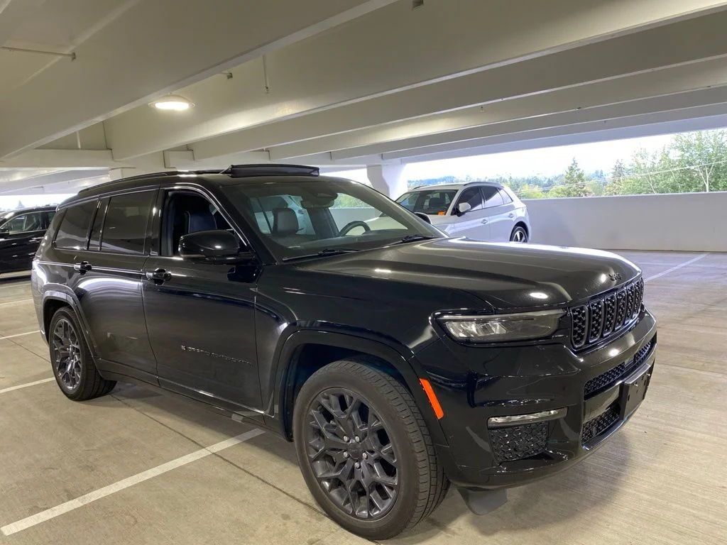 Used 2023 Diamond Black Crystal Pearlcoat Jeep Summit image 6