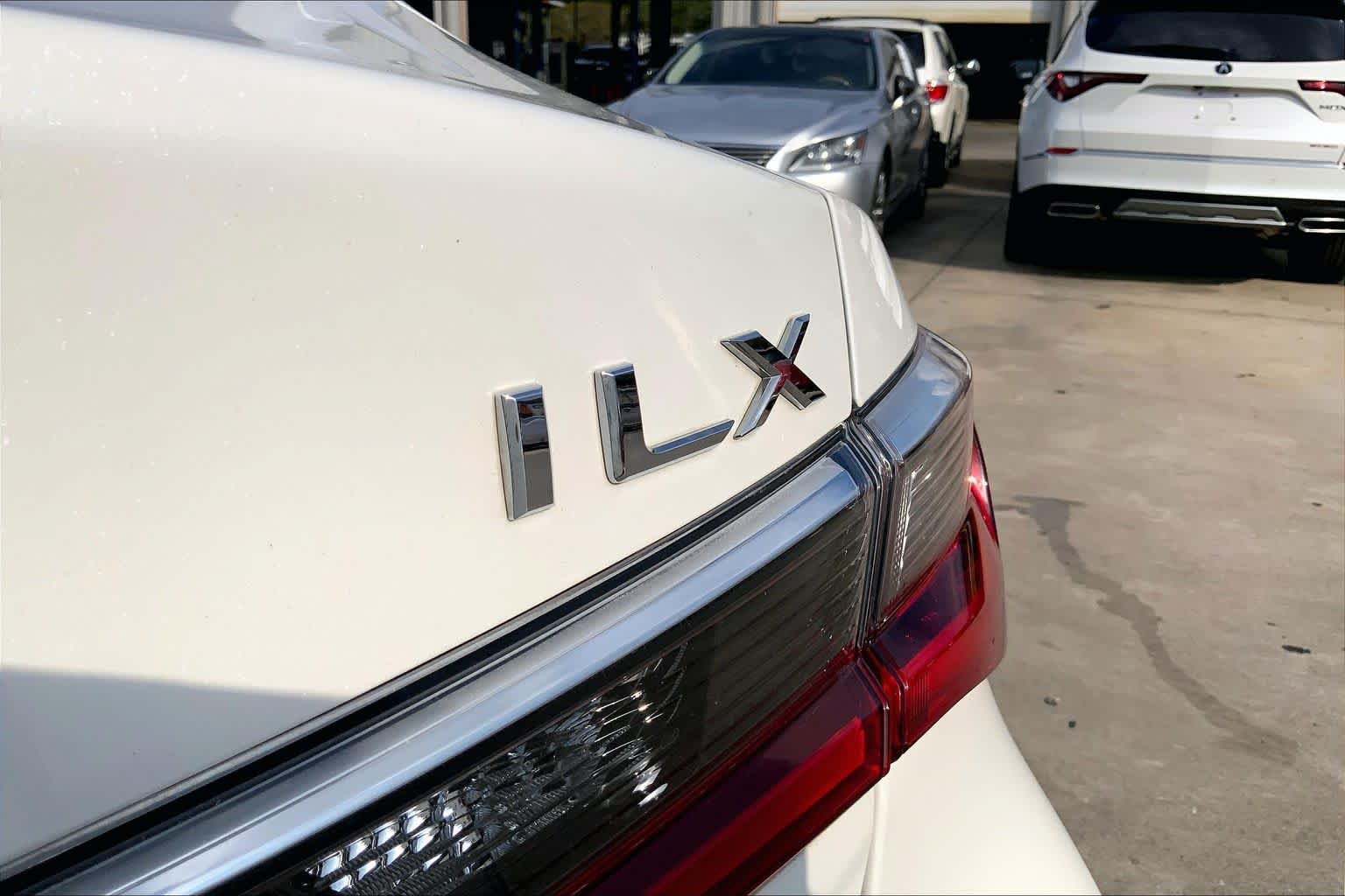 Used 2019 Platinum White Pearl Acura  image 30