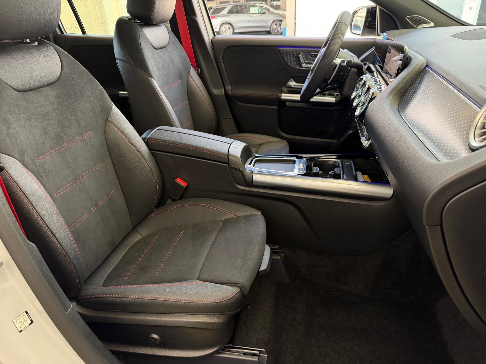 New 2026 MANUFAKTUR Alpine Grey Mercedes-Benz AMG® GLA 35 4MATIC® SUV image 40