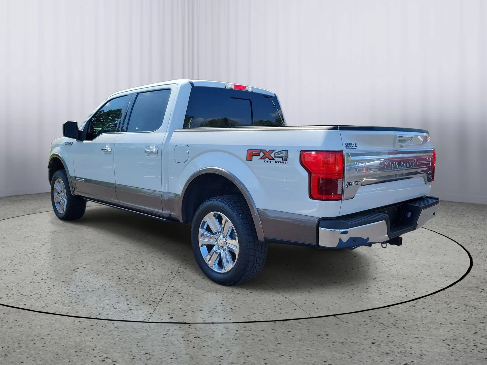 Used 2018 White Platinum Metallic Tri-Coat Ford King Ranch image 4