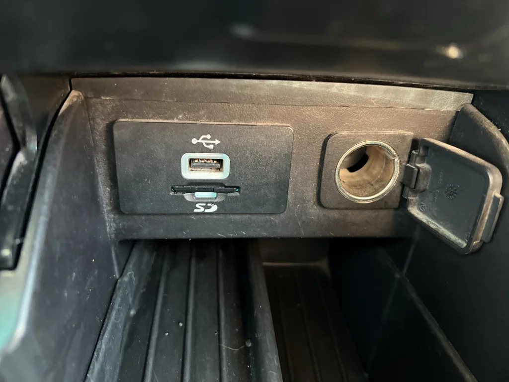 Used 2016 Magnetic Metallic Ford Limited image 24