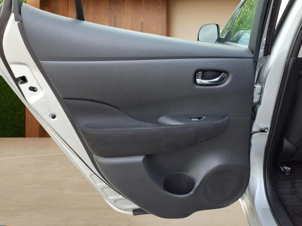 Used 2016 Silver Nissan S image 25