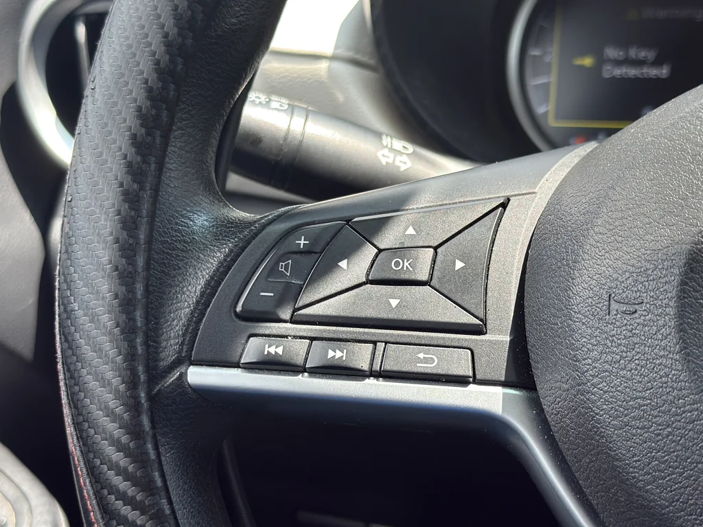 Used 2021 Black Nissan 1.6 SV image 20