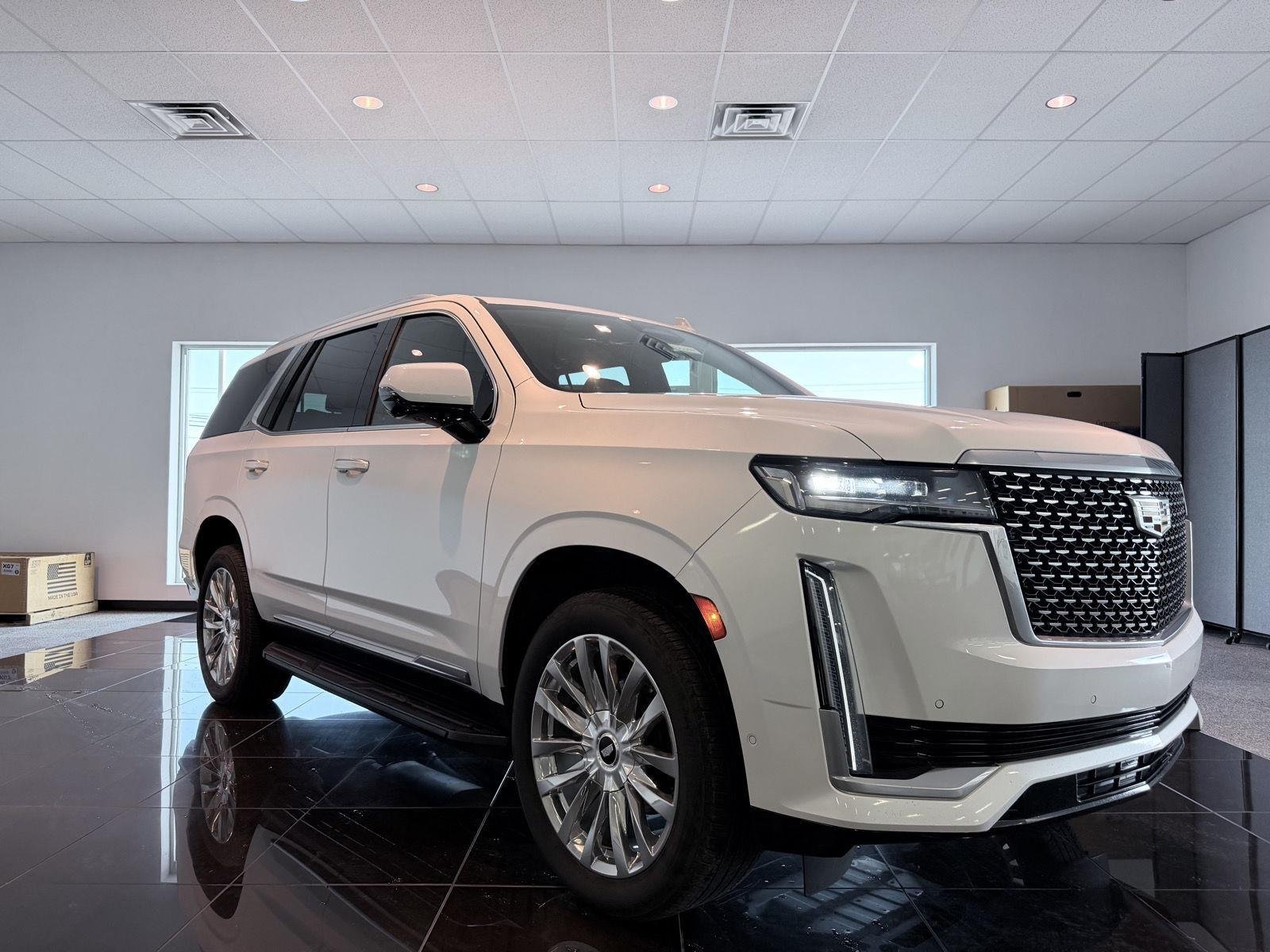Used 2021 CRYSTAL WHITE TRICOAT Cadillac Premium Luxury image 9