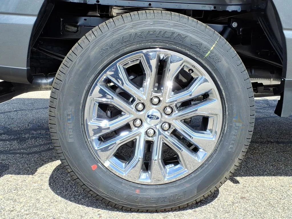 New 2026 Carbonized Gray Metallic Ford XLT image 8