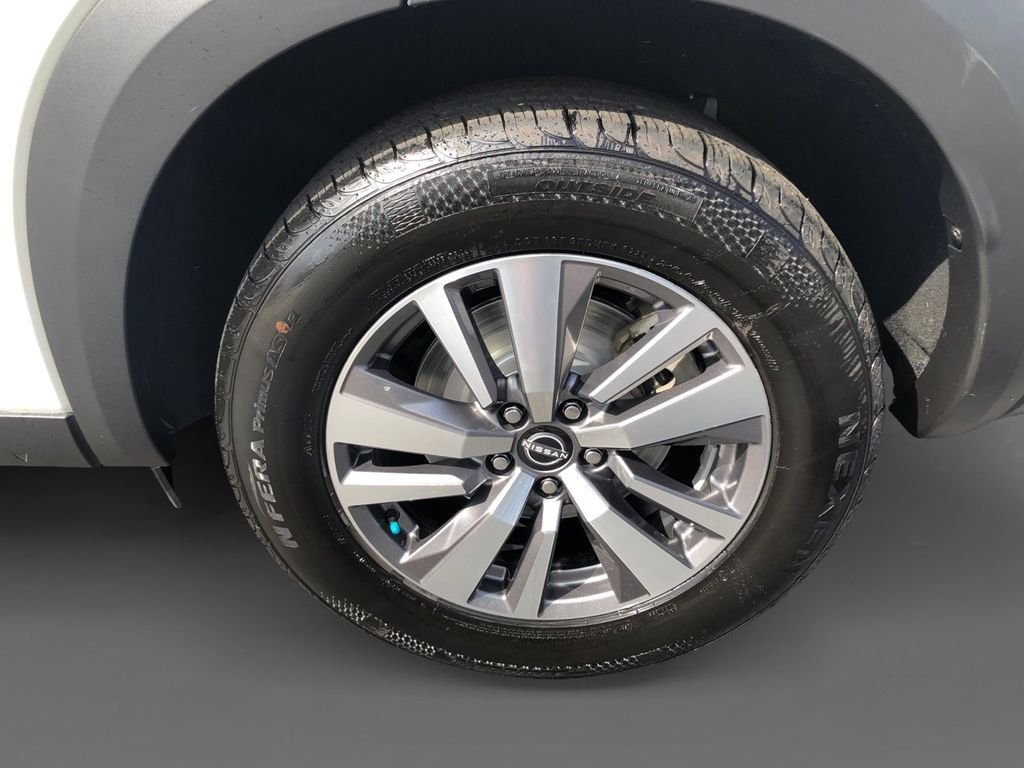 Used 2023 White Nissan SL image 8