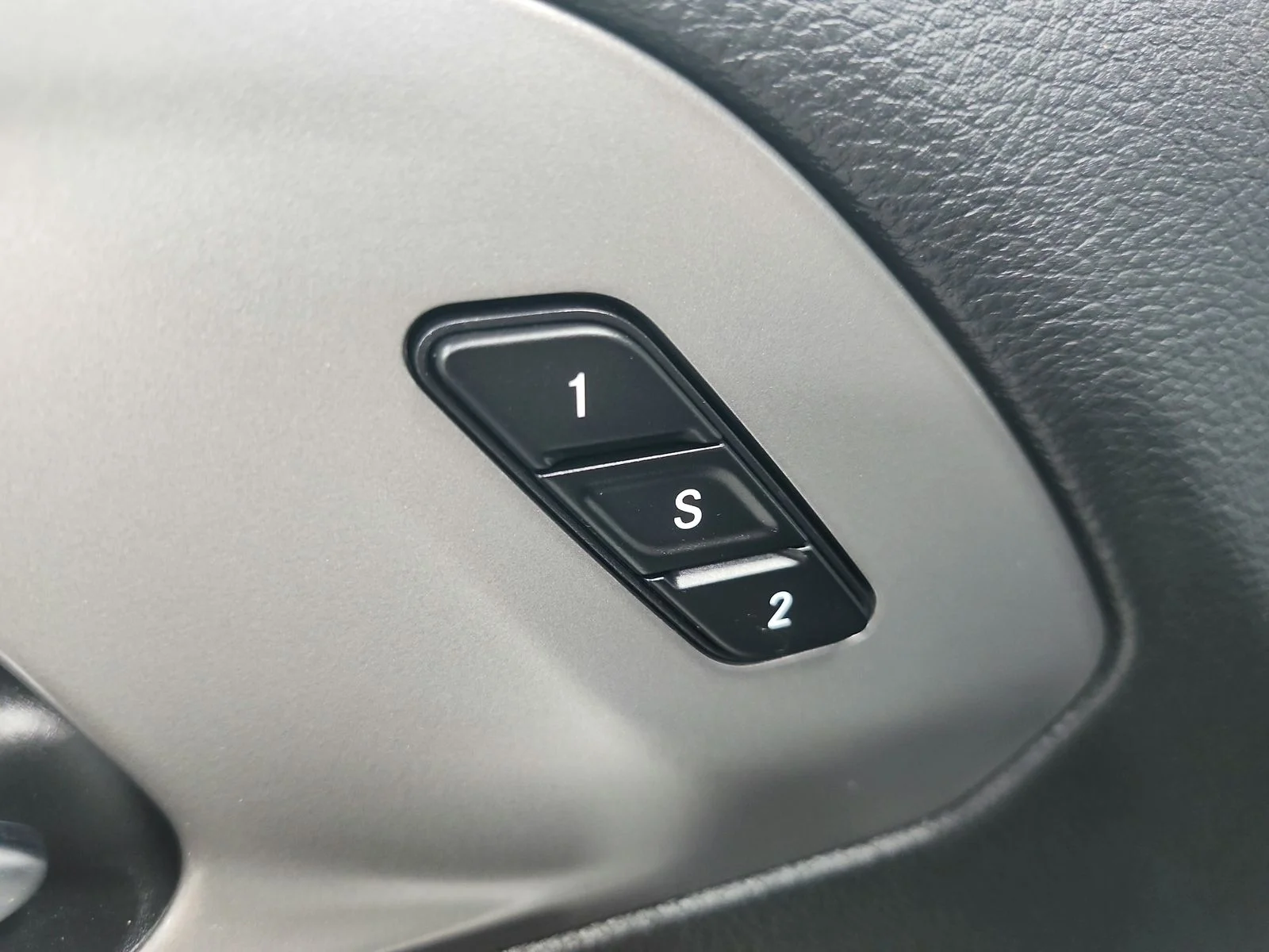 Used 2025 Black Chrysler Select image 22
