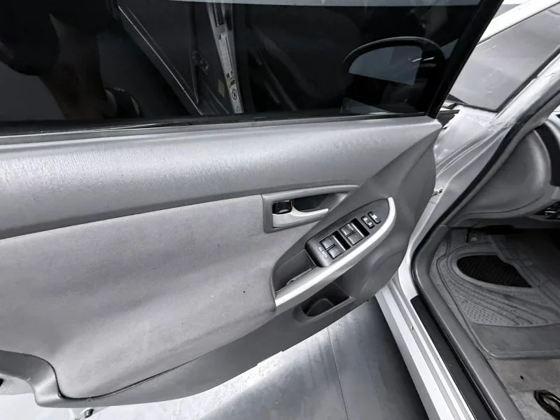 Used 2011 Silver Toyota Two Hatchback 4D image 17
