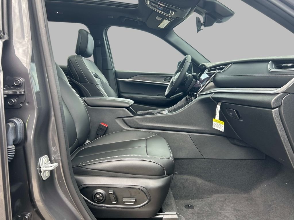 Used 2025 Gray Jeep Limited image 18