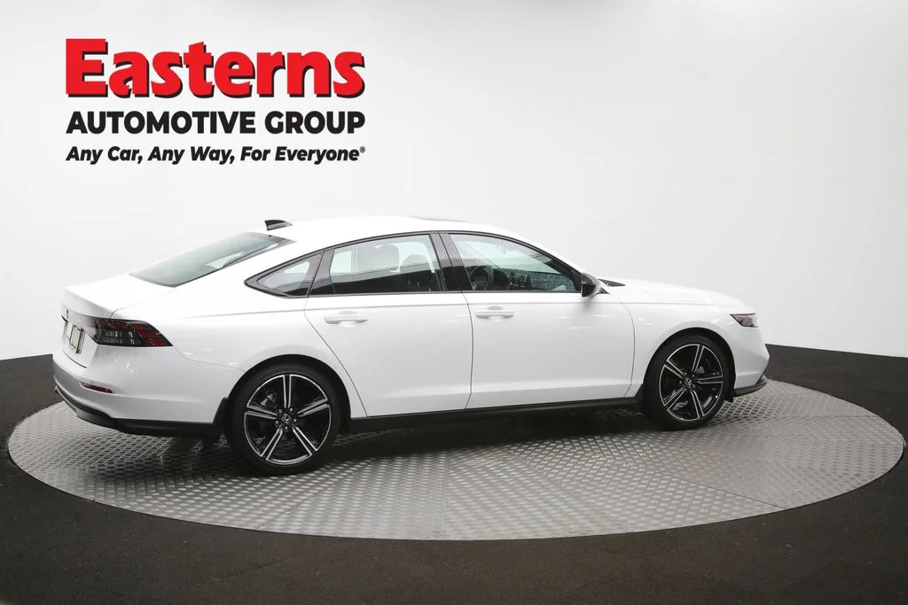 Used 2026 White Honda SE image 42