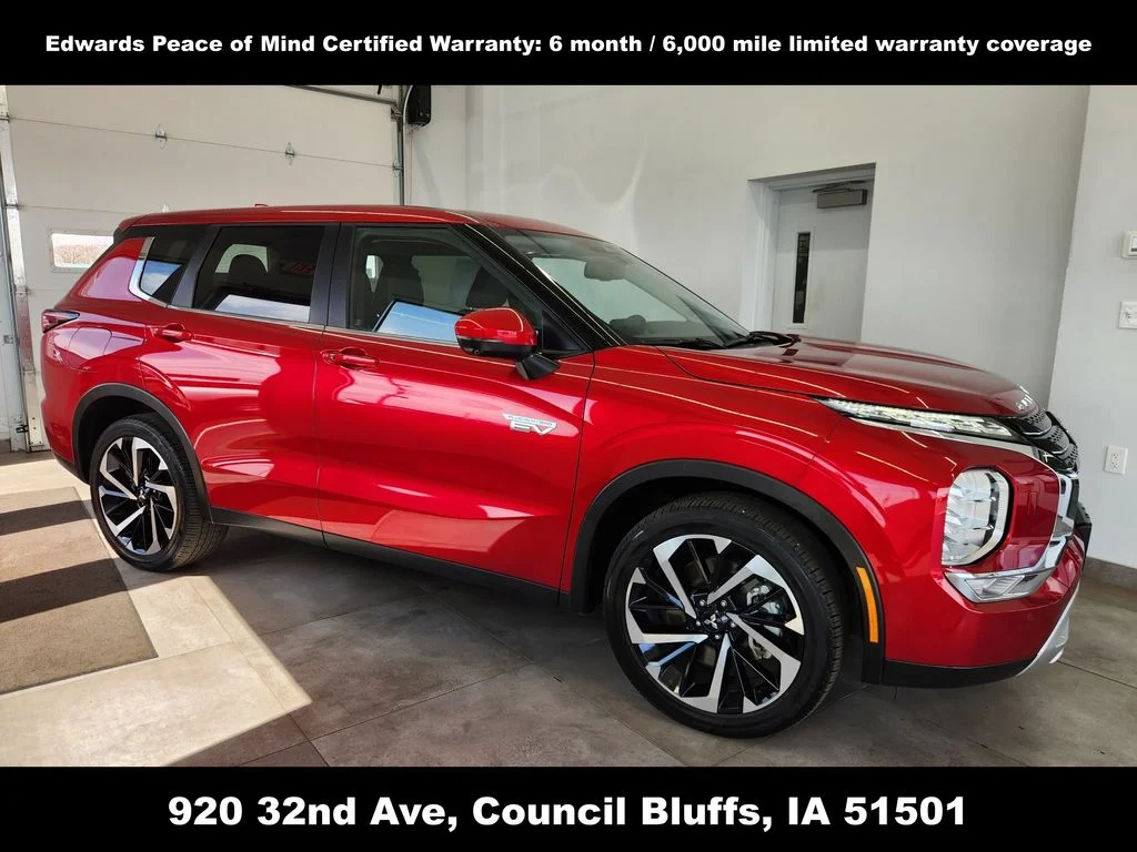 Used 2025 Mitsubishi Outlander Plug-in Hybrid SE with VIN JA4T5VA92SZ008876 for sale in Council Bluffs, IA