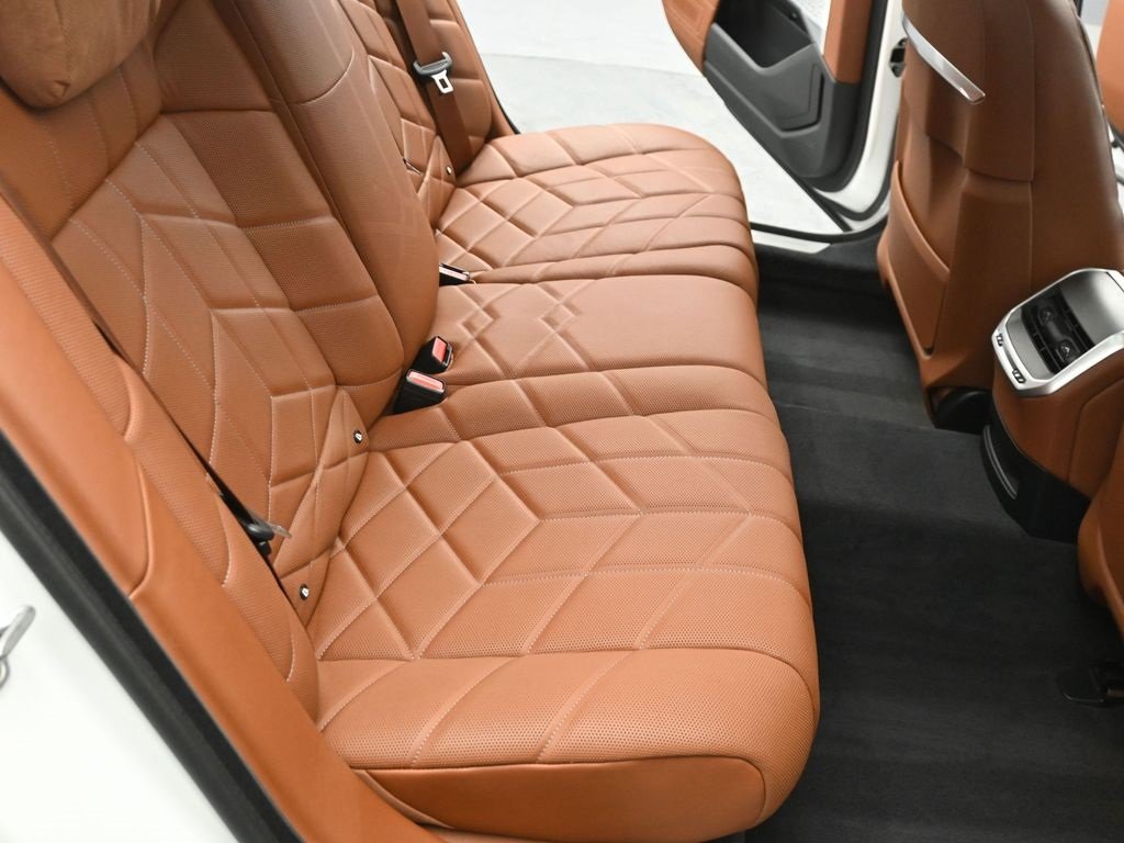 2023 BMW I7 - Image 25