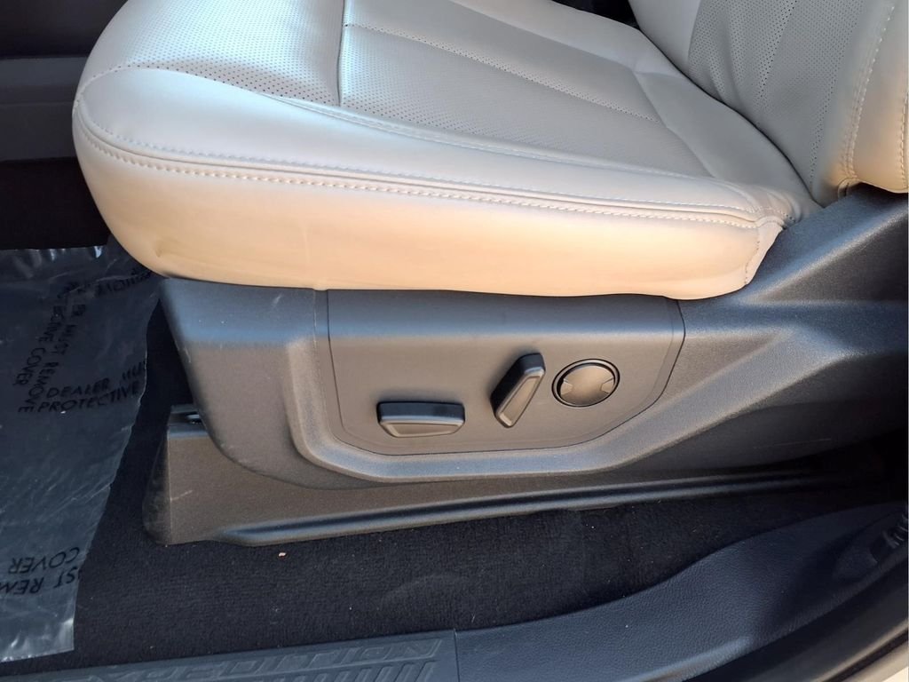 Used 2024 Silver Ford XLT image 22