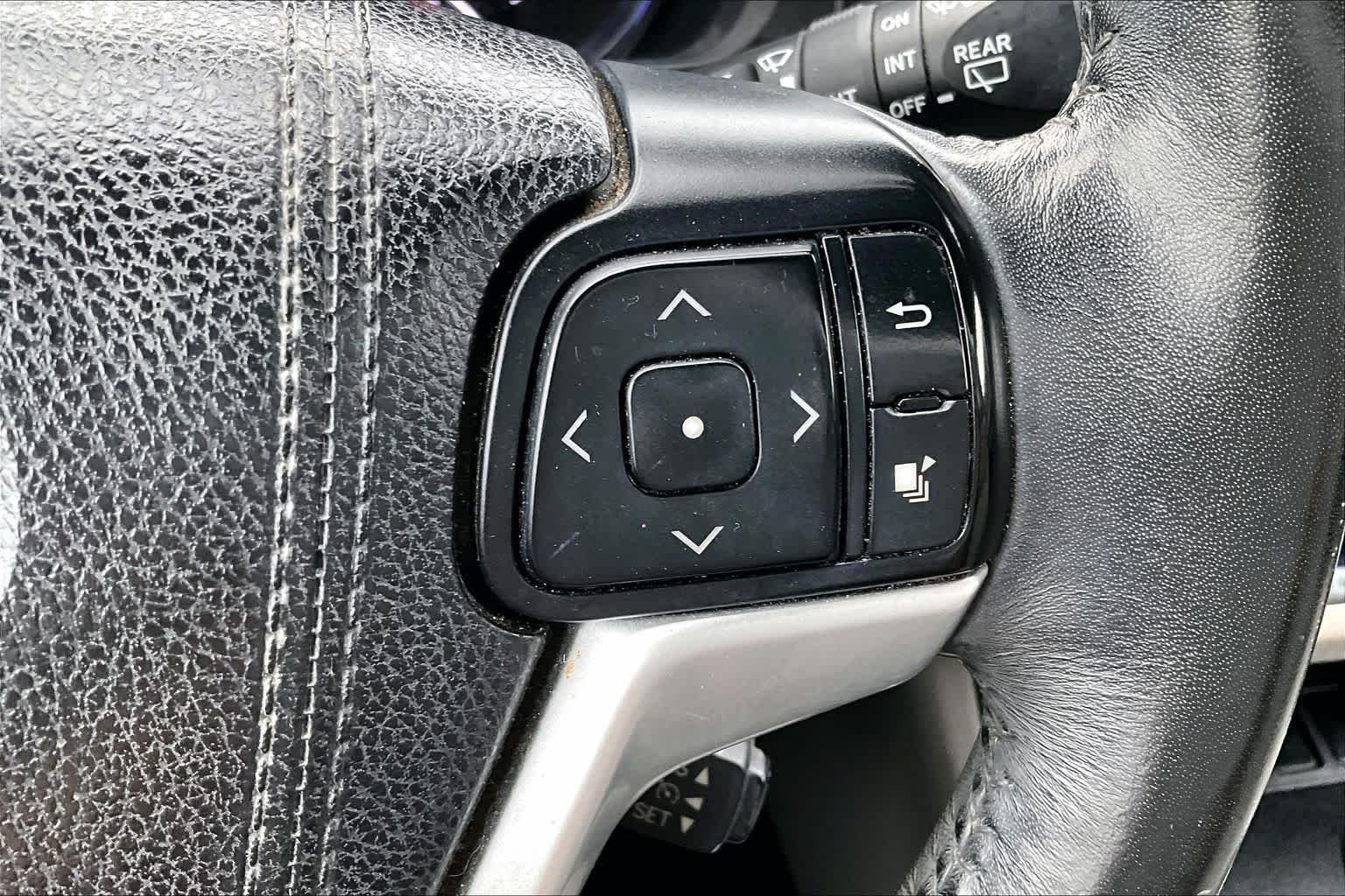 Used 2015 Blizzard Pearl Toyota XLE image 22