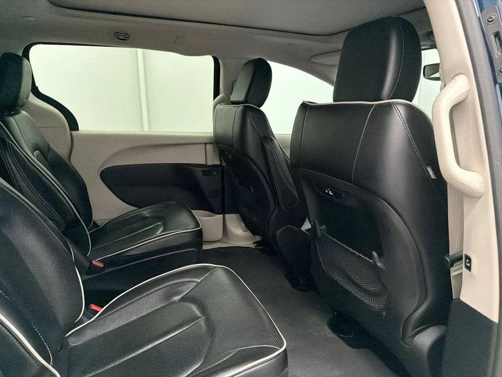 Used 2023 Blue Chrysler Limited image 30