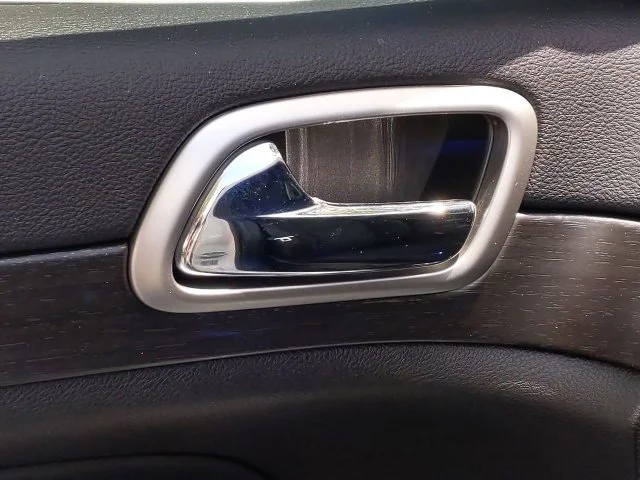 Used 2018 White Jeep Laredo E image 13