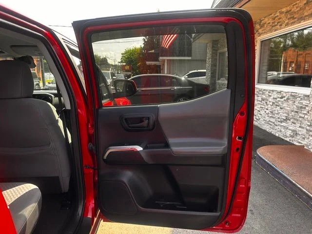 Used 2020 Red Toyota SR5 image 17