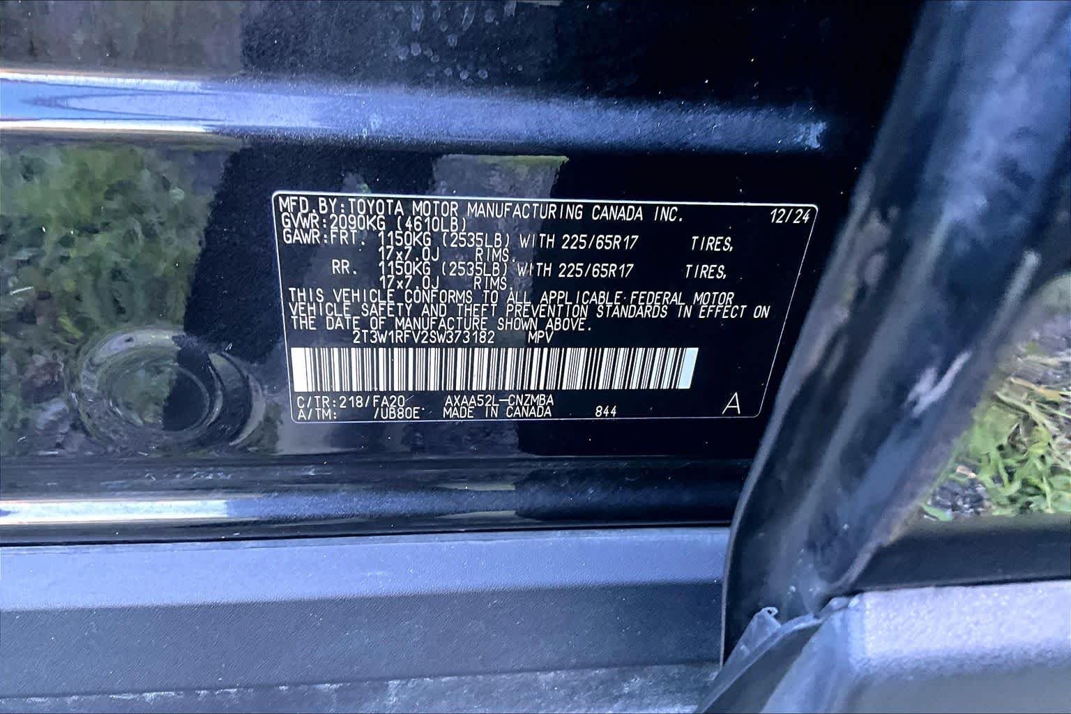 Used 2025 Midnight Black Metallic Toyota XLE image 34