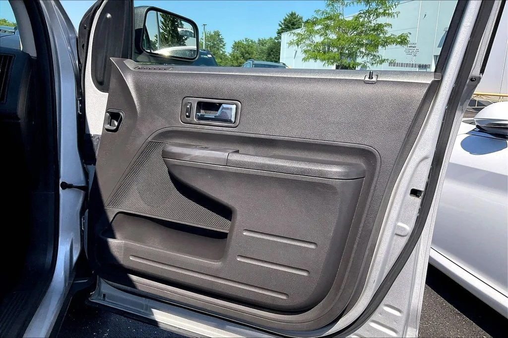 Used 2010  Ford SE image 20