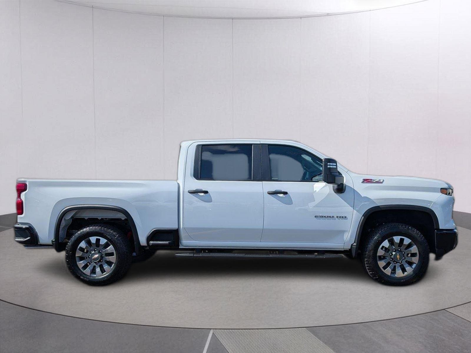 New 2026 Summit White Chevrolet Custom image 2