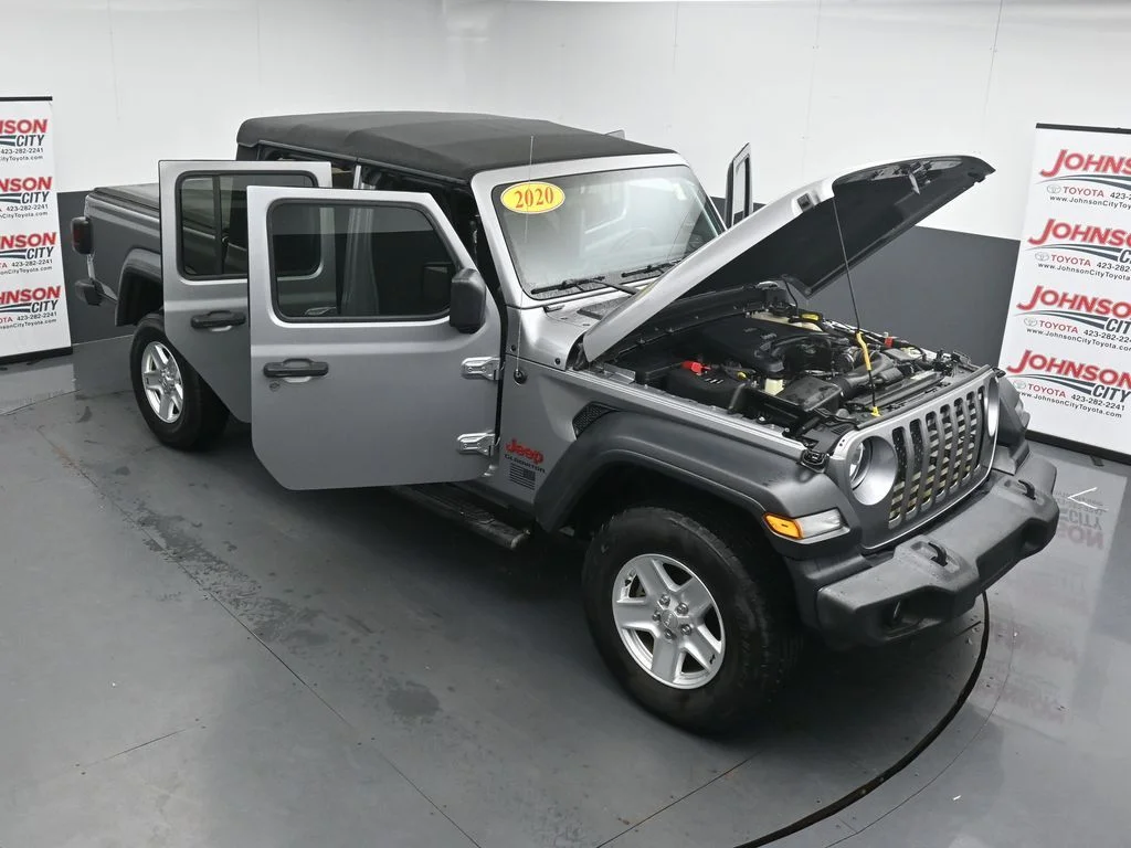 Used 2020 Silver Jeep Sport image 39