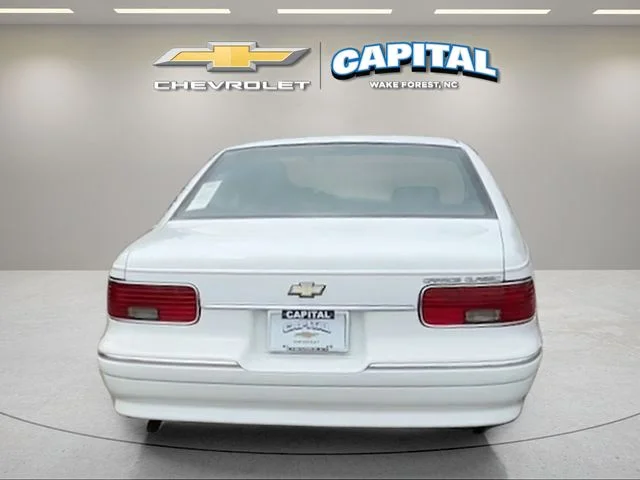 Used 1996 White Chevrolet Classic image 4