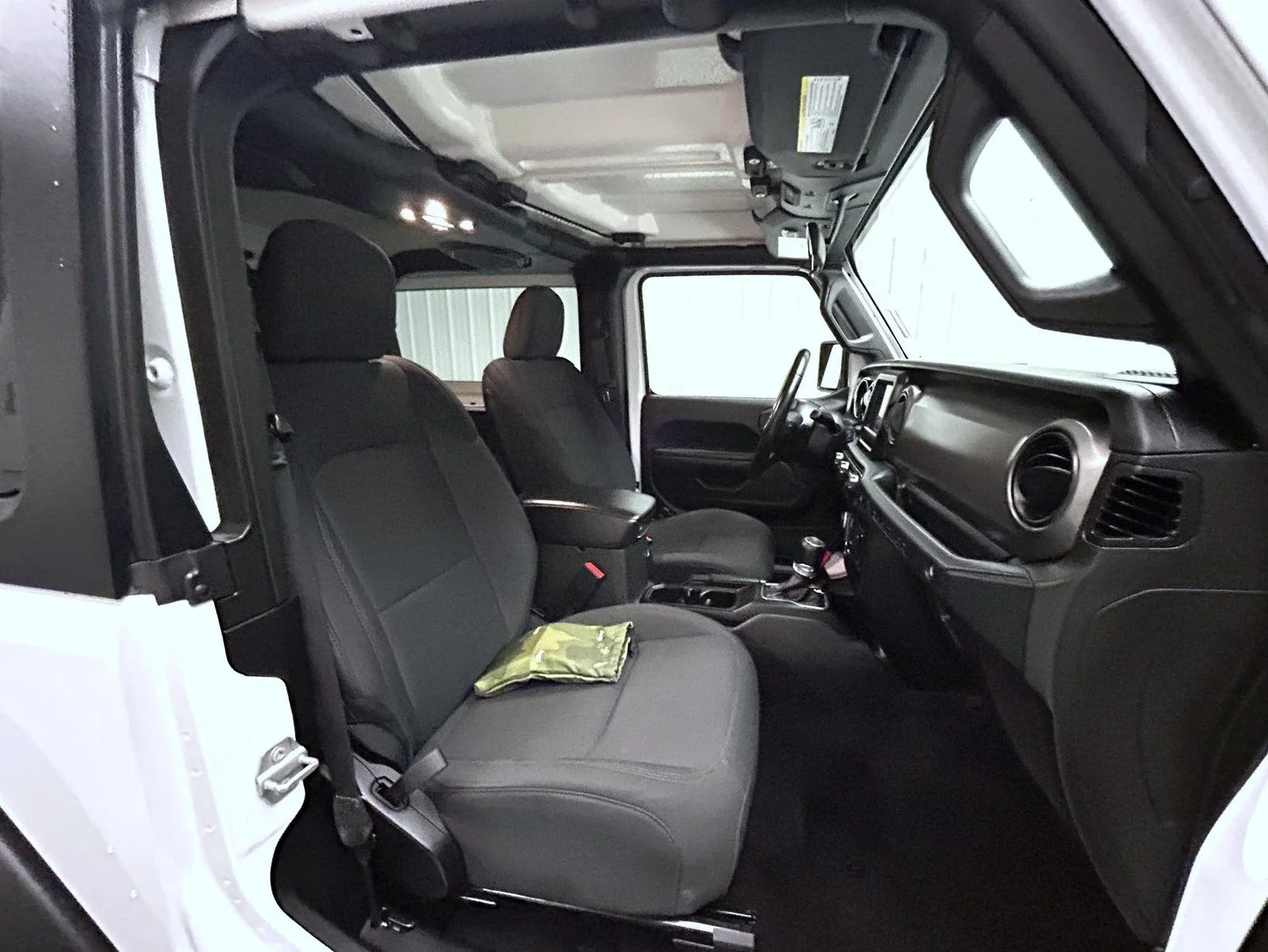 Used 2022 White Jeep Sport S image 16