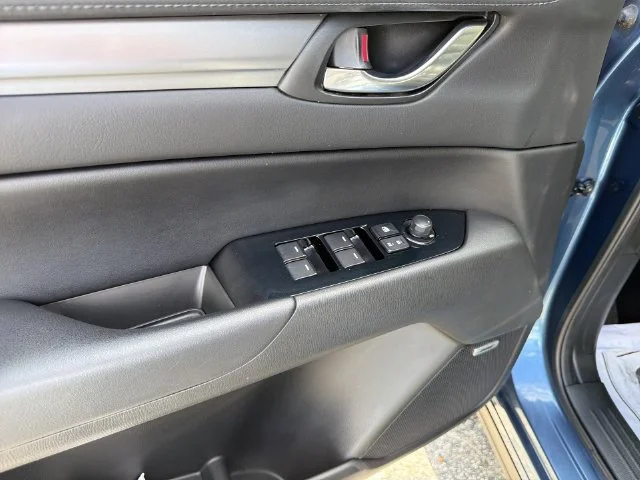 Used 2018 Blue Mazda Touring image 13