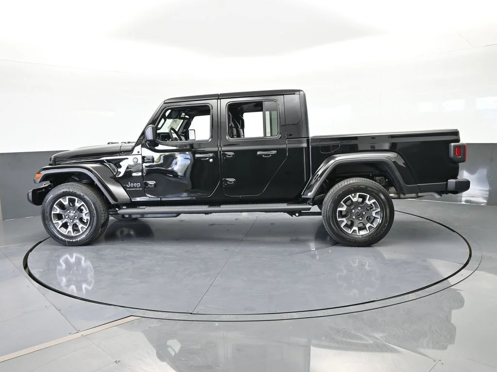 New 2026 Black Clear-Coat Exterior Paint Jeep Sahara image 3