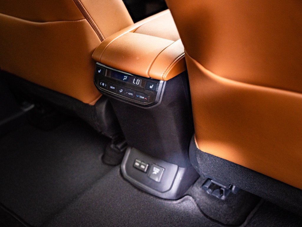 Used 2024 Gray Toyota Platinum image 39