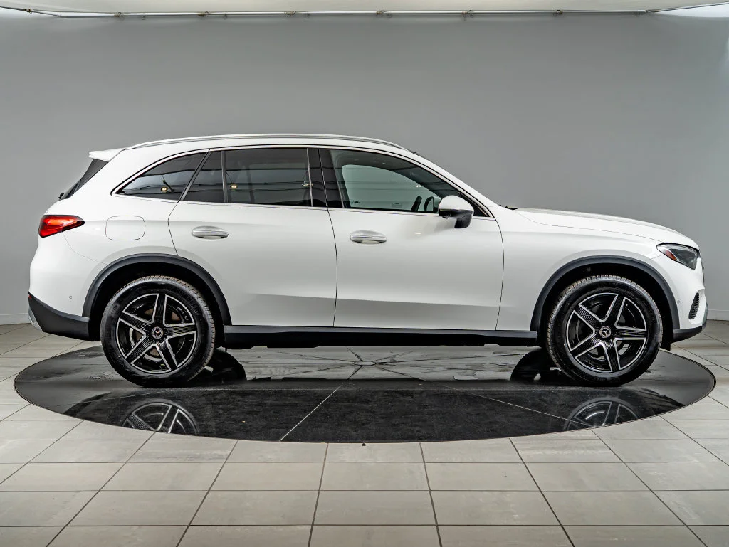 Used 2026 Polar White Mercedes-Benz GLC 300 image 4