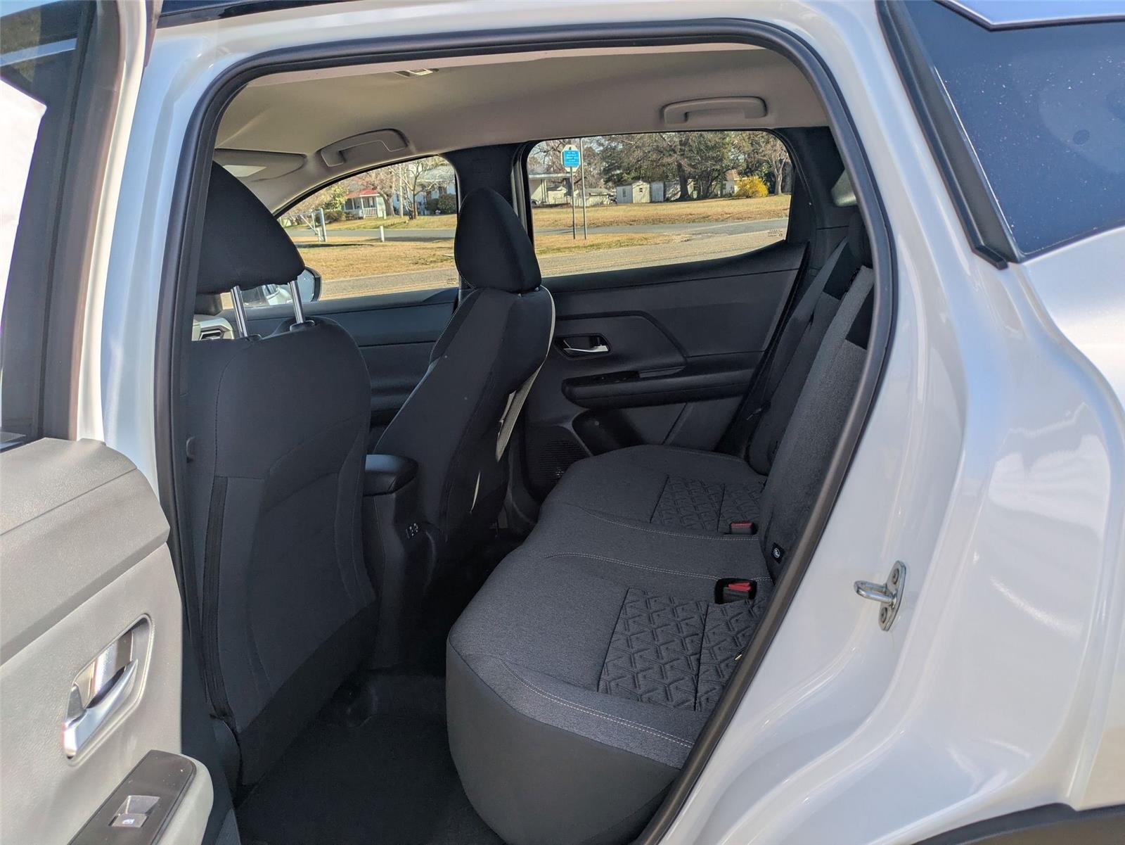 New 2025 Two-tone Aspen White TriCoat / Super Black Nissan SV image 25