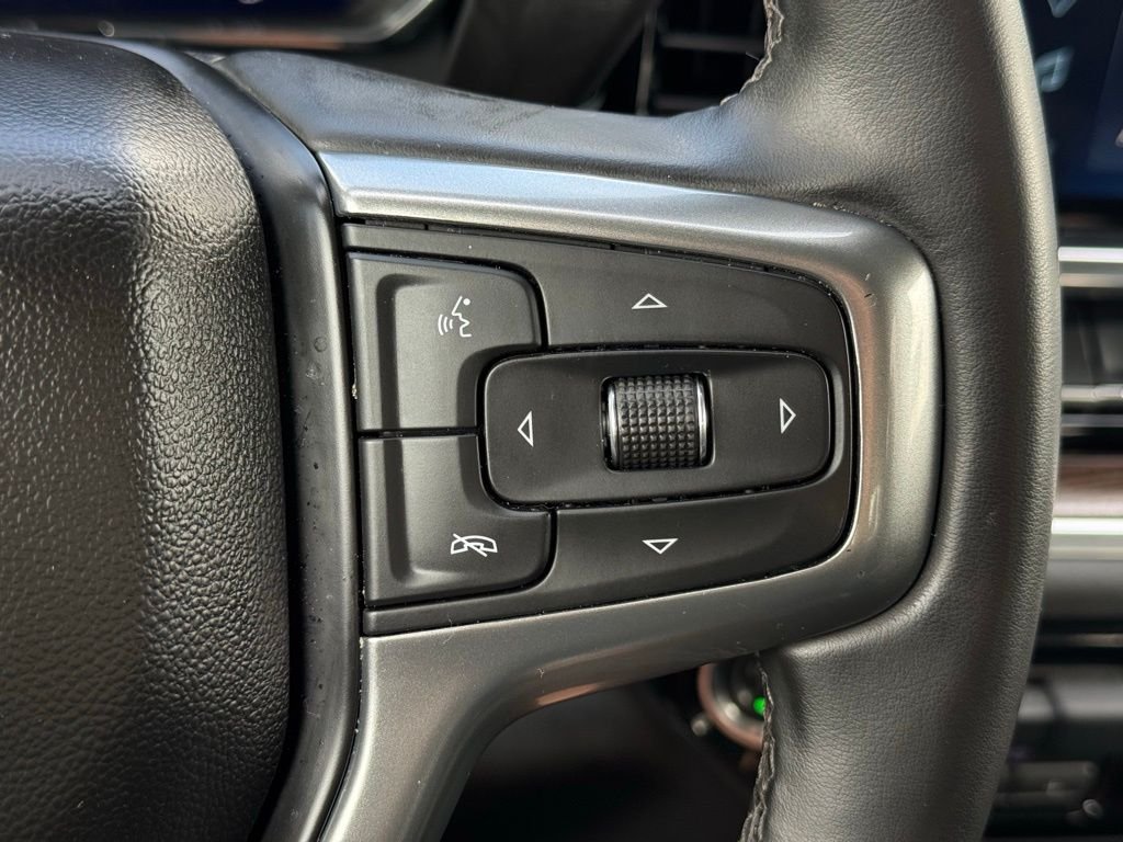 Used 2025 White Chevrolet LT image 34