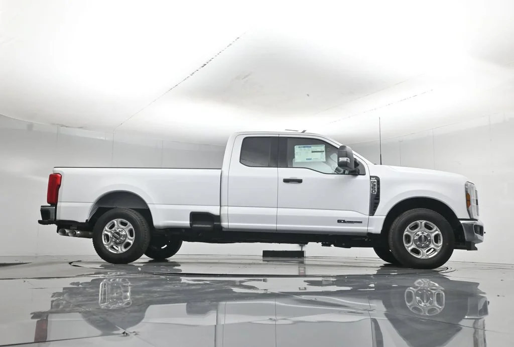 New 2026 Oxford White Ford XLT image 46