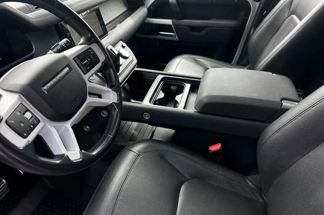 Used 2023 White Land Rover S image 9