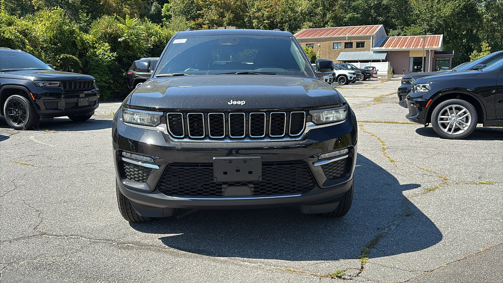 2025 Jeep Grand Cherokee Limited photo 2