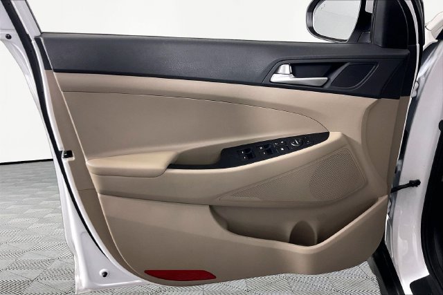 Used 2019 White Hyundai Value image 17