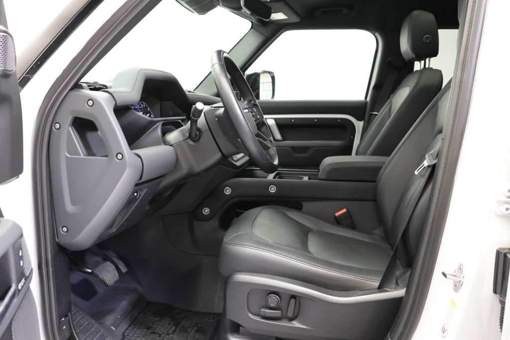 Used 2023 Fuji White Land Rover X-Dynamic SE image 29